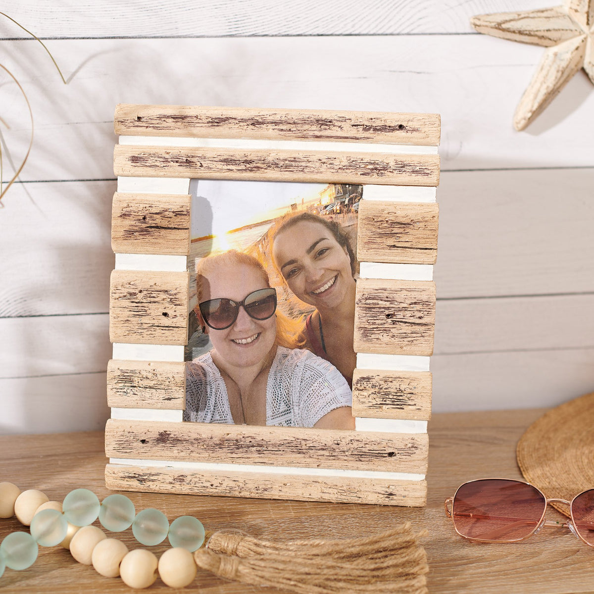Olé Viravong Scovill リトグラフ 額縁入り NY拠点作家 Driftwood Photo Frame – Victory Road Farm